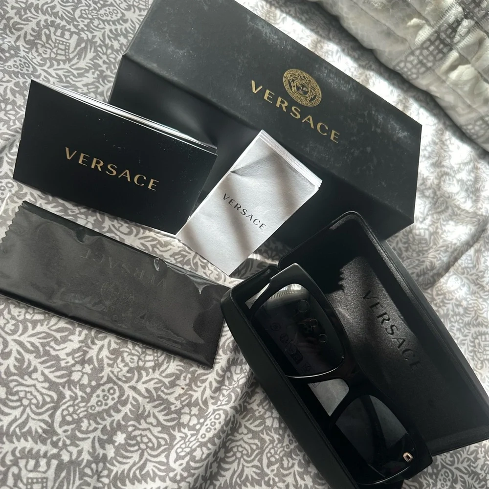 Versace Sunglasses Full Inclusion